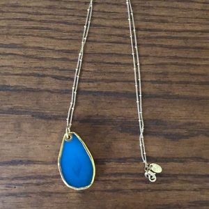 Gold pendant necklace